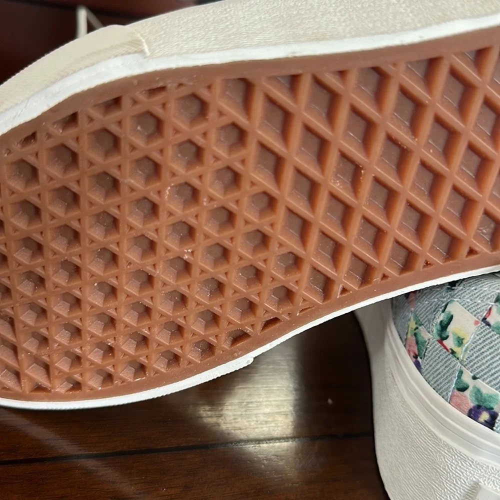 #30S NEW WITH TAGS VANS WOVEN FLORAL MULTI STACKFORM SNEAKERS - Picture 10 of 11